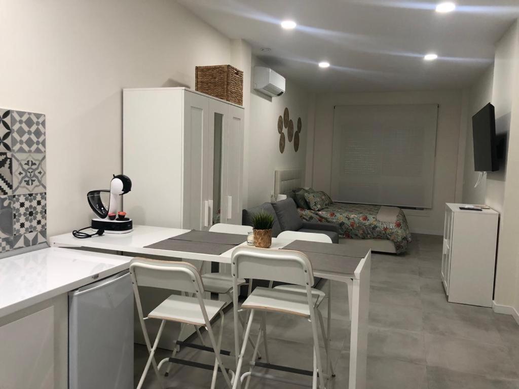 Centro Estudio Trinidad Malaga 3 Dış mekan fotoğraf